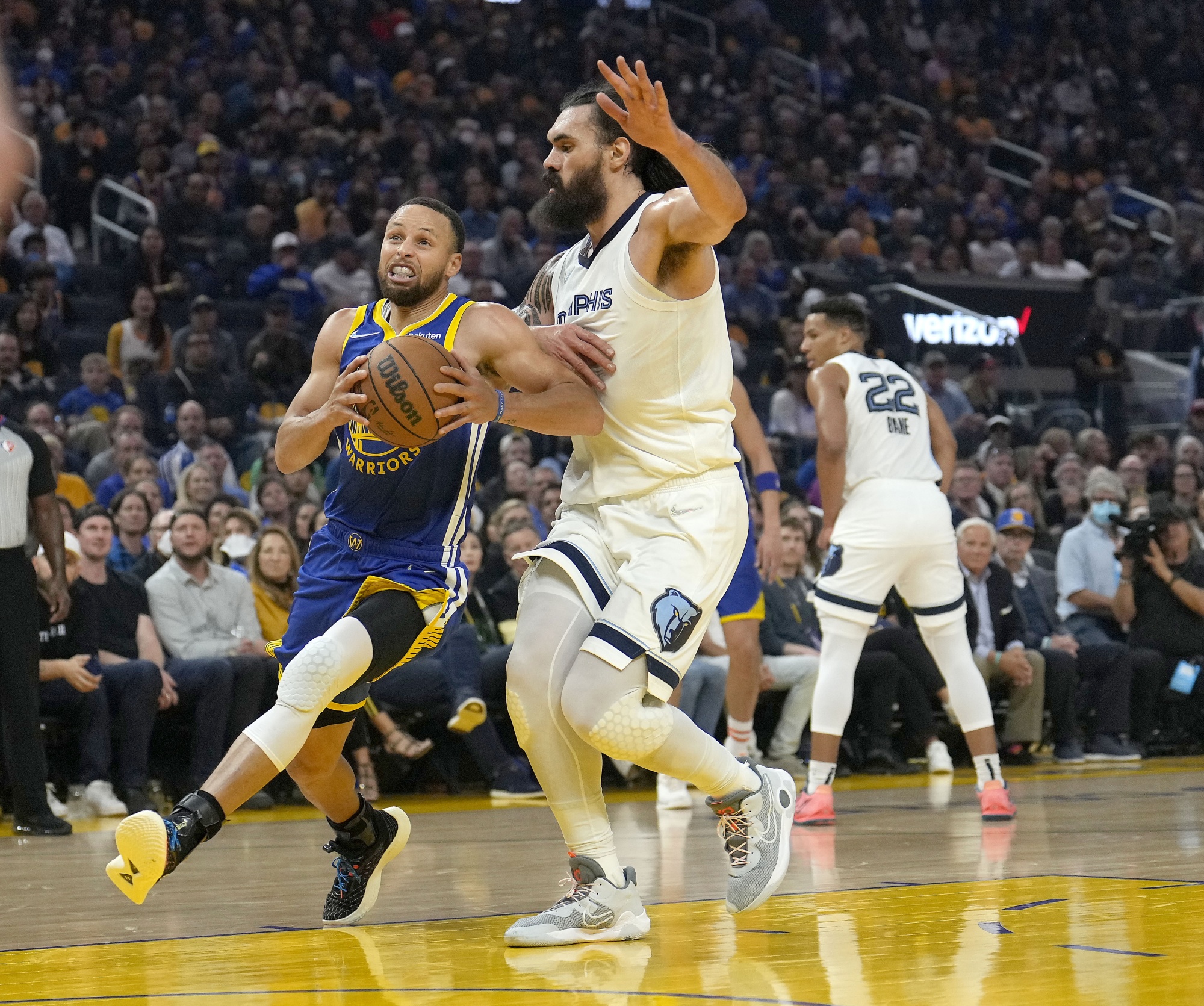 Warriors play analysis: Stephen Curry gets high double screens
