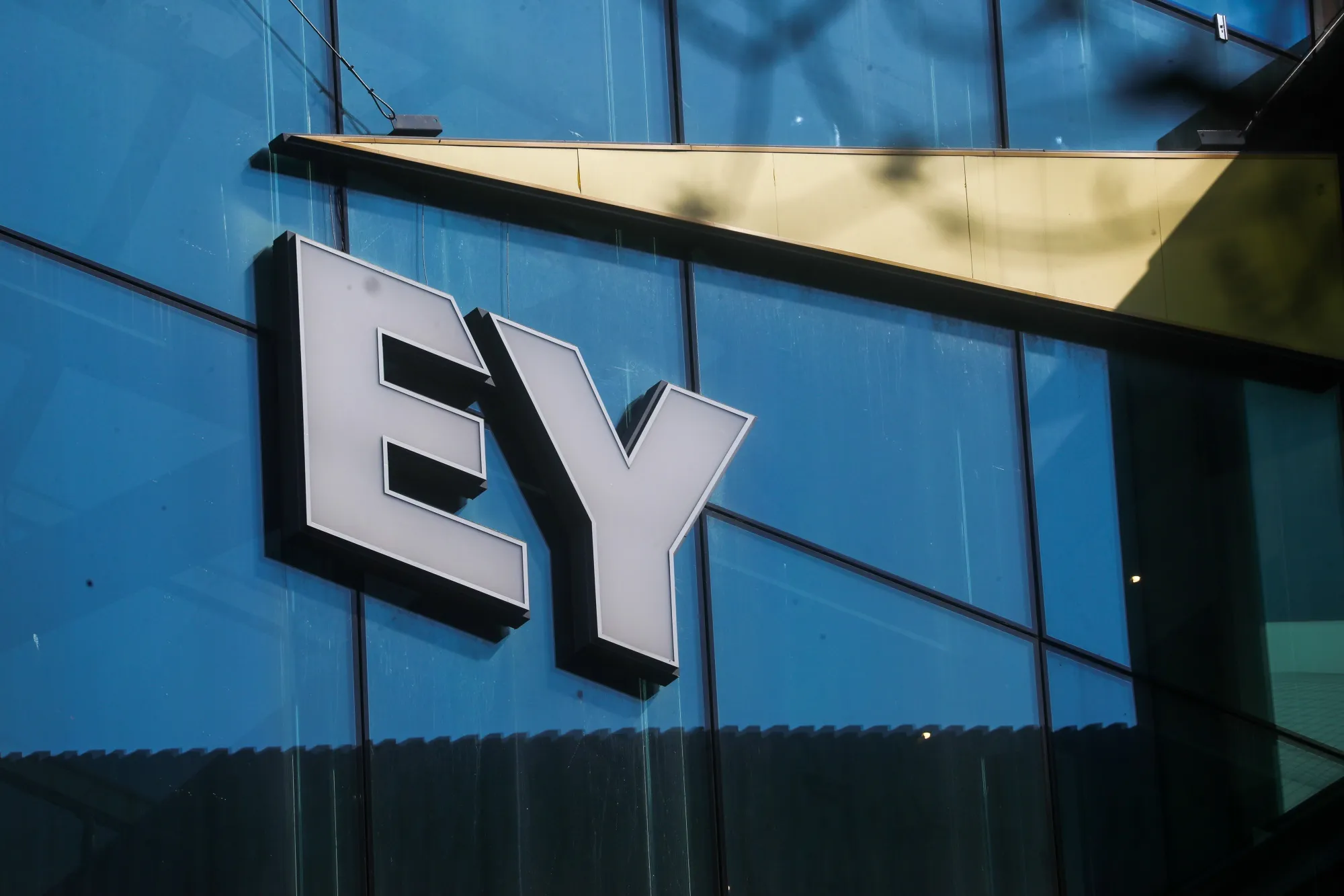 Big Four Accountants Face U.K. Overhaul Without the Breakup