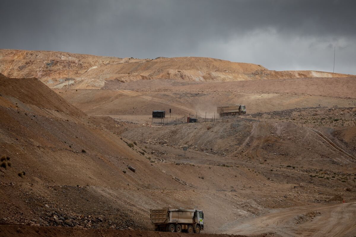 Peru Votes to Extend Informal Mining Permits for Six More Months