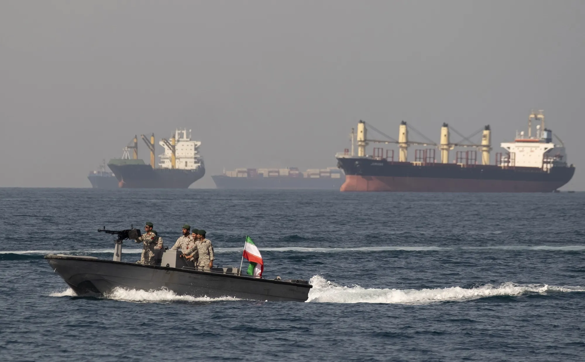 イラン海軍の高速艇（ホルムズ海峡周辺）
