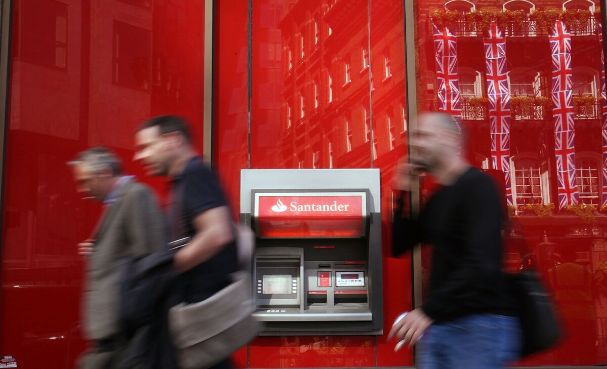 Santander Slashes UK Workforce: 1,425 Jobs on the Chopping Block, More Cuts Looming