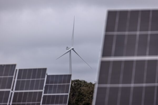 Iberdrola SA Hybrid Renewables Plant Ahead of Earnings