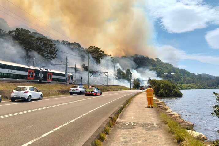 Up to 16 houses destroyed, emergency warnings issued as bushfires sweep through eastern Australia