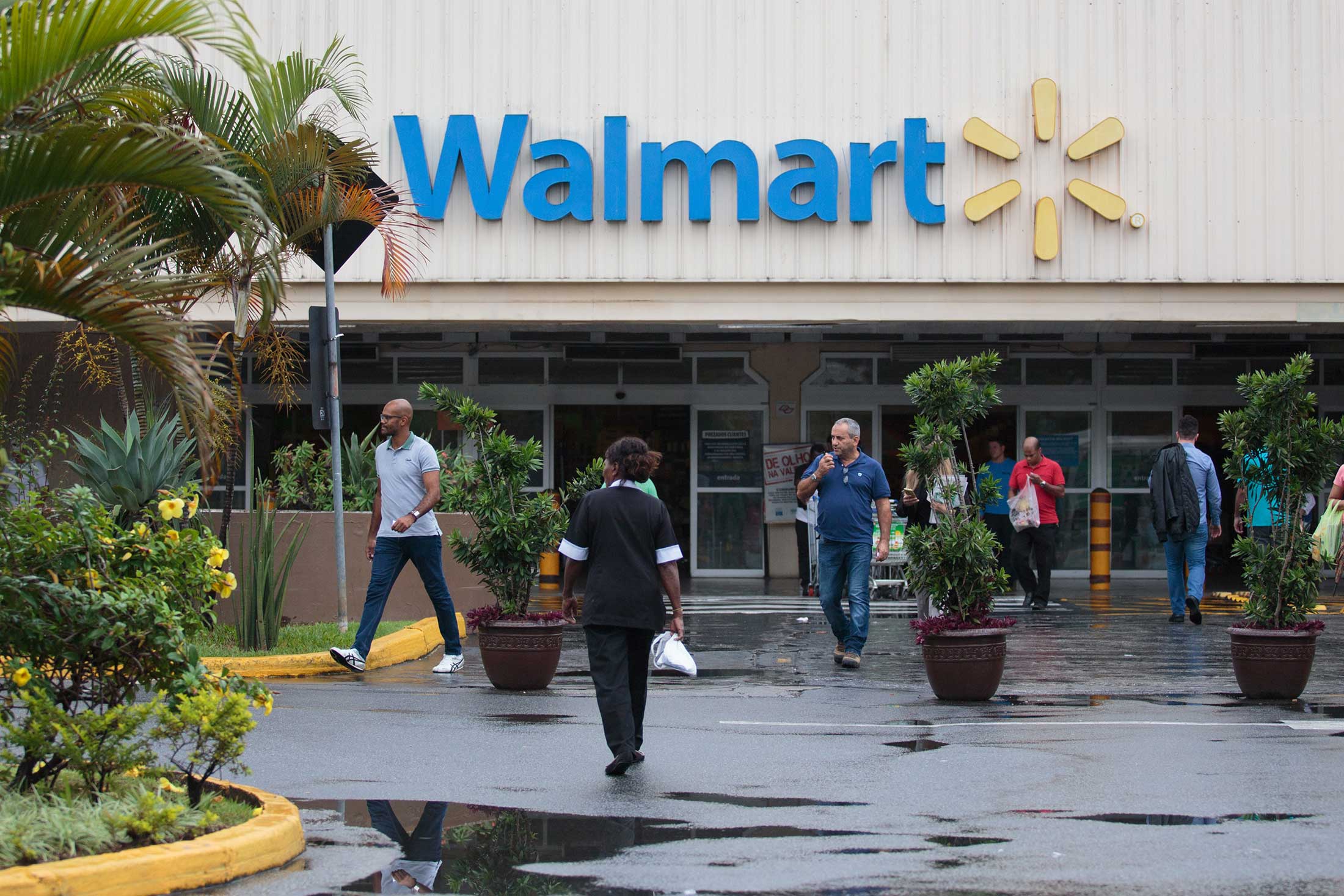 SÃO PAULO, SP - 05.06.2018: WALMART VENDE NEG'CIO NO BRASIL - Walmart, the  largest retail group in the world, did not perform the same in Brazil,  obtained in other markets. The private