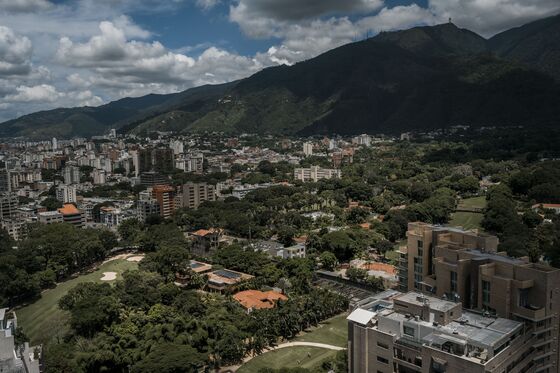 Caracas Country Club: Where the 0.01% Await Socialism’s Collapse