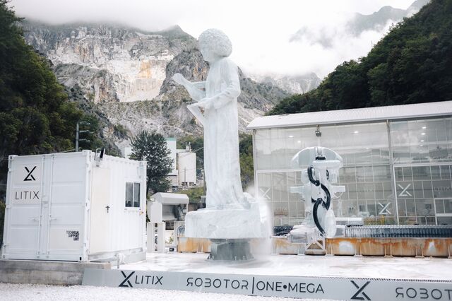 Sai Baba sculpture in Carrara