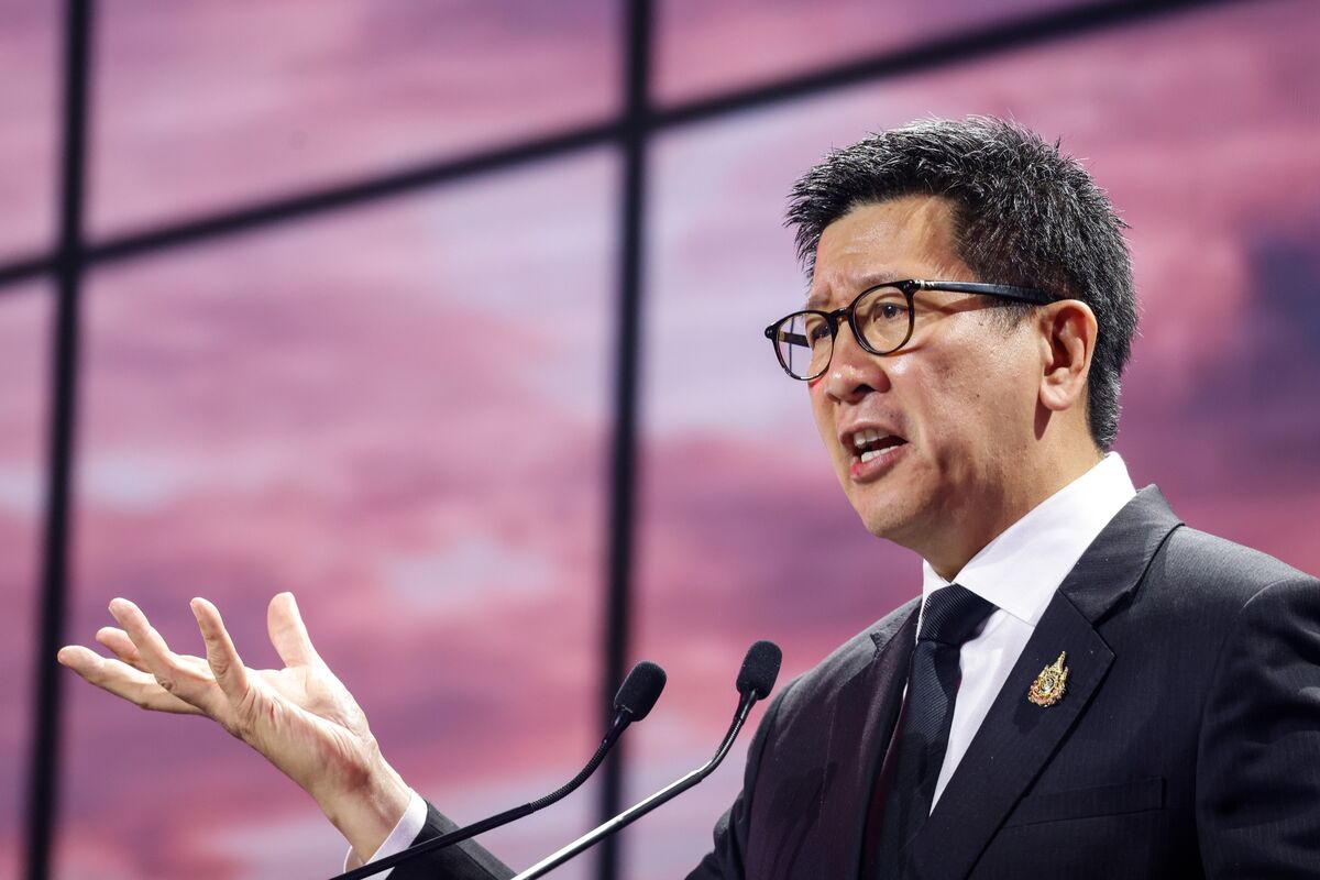 bloomberg.com - Patpicha Tanakasempipat - Thai Finance Chief Sees Oil Prices Elevated for Two Years