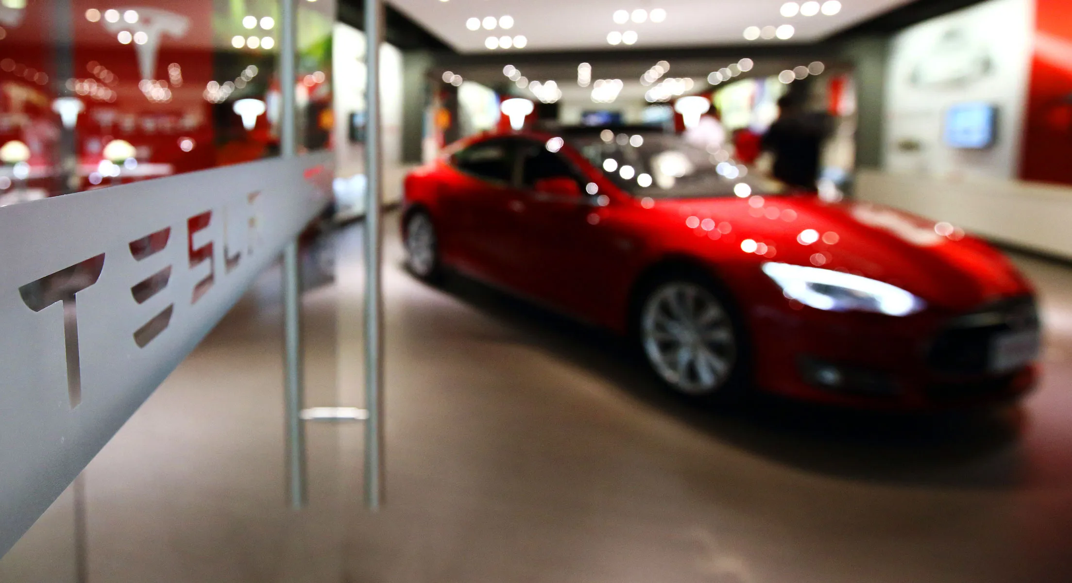 1467620944_TESLA