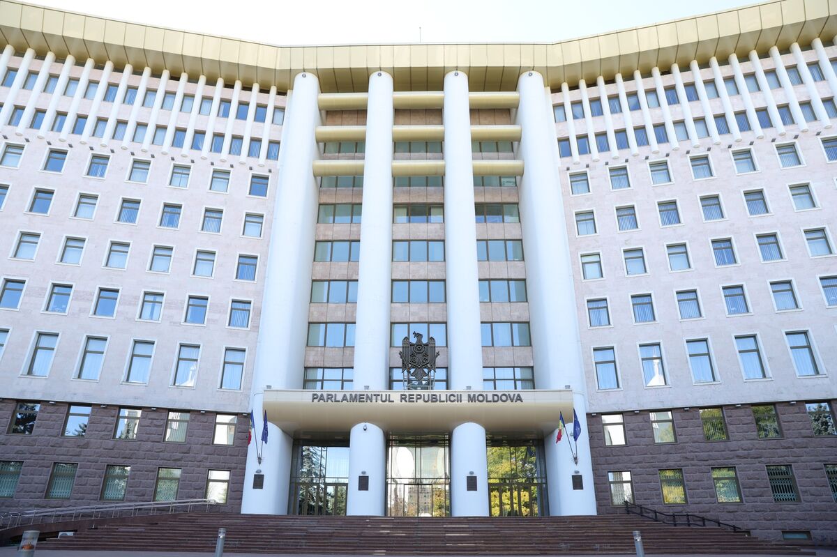 Moldova’s Ruling Party Proposes Economist Munteanu as Premier