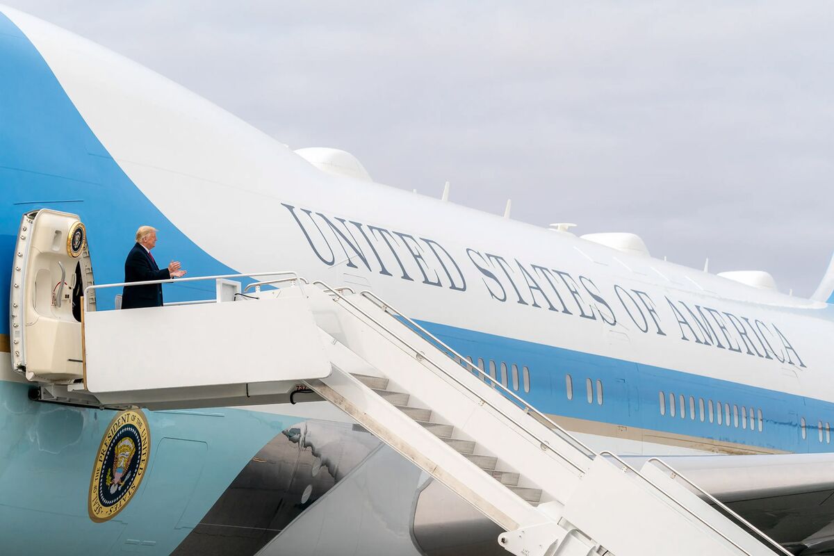Air Force One Delay Sends Trump Plane Shopping