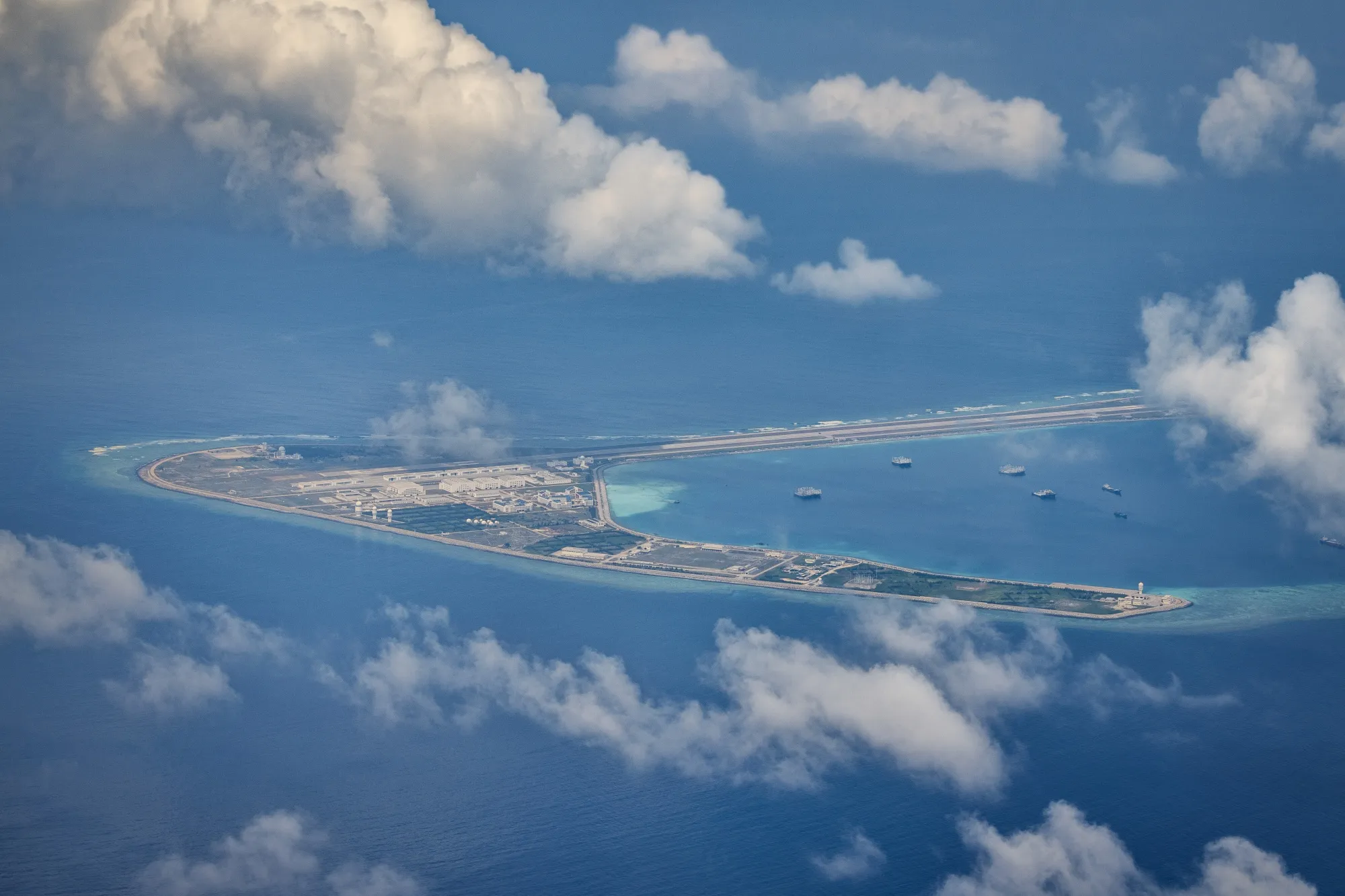 中国が南シナ海で情報・偵察体制強化、攻撃力整備も－米シンクタンク 