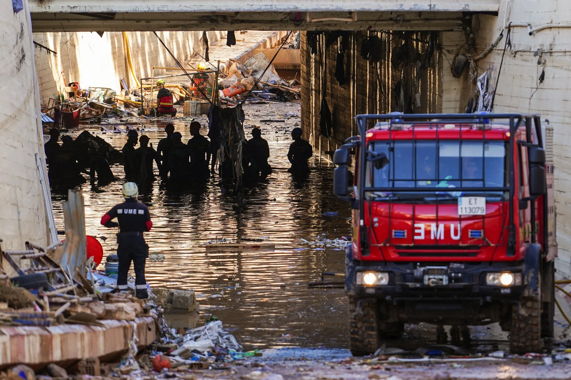 The Disaster Relief Military Unit respond to flooding&nbsp;in Benetusser, Valencia, on Nov. 2.&nbsp;
