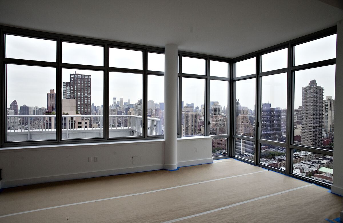 Manhattan’s Luxury Apartments Are Propping Up Rents Bloomberg