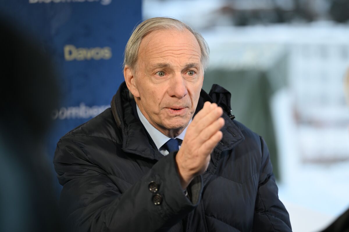 Dalio Sees AI Bubble Bursting as Wealth Is Converted Into Money