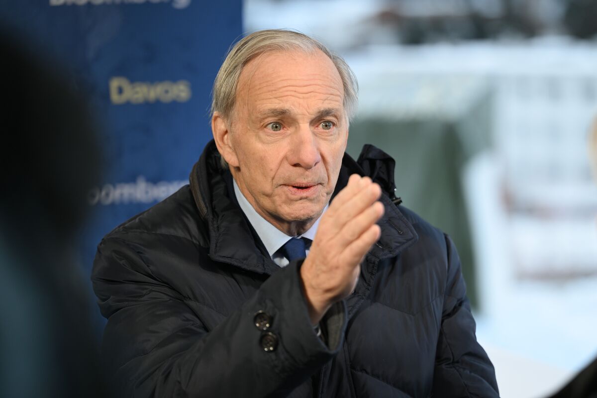 Dalio Sees AI Bubble Bursting as Wealth Is Converted Into Money