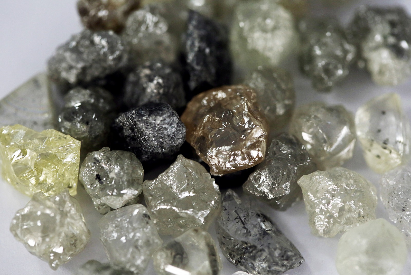 DIAMOND ROUGH CRYSTALS  RAW UNCUT ROUGH DIAMONDS - SALES