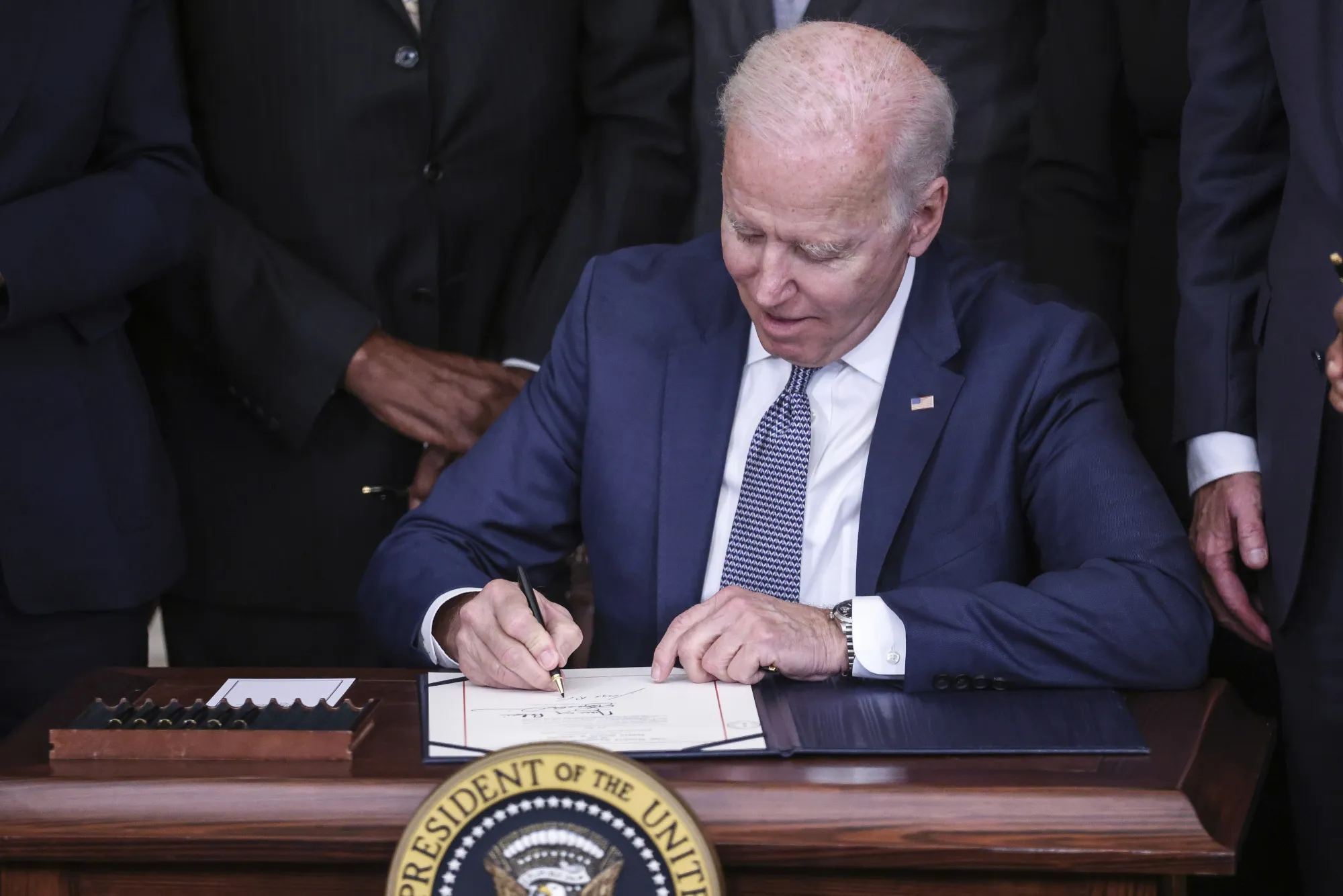 ウォール街や証取、対応に追われる－奴隷解放記念日の祝日制定で - Bloomberg