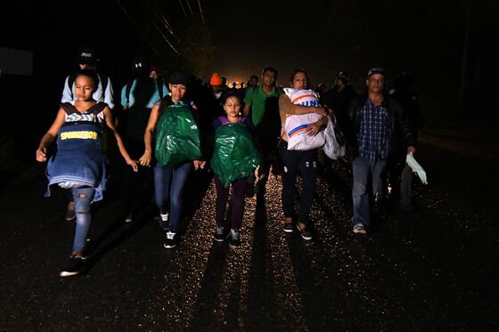 Trump Warns of New Migrant ‘Caravan’ as Shutdown Enters 25th Day