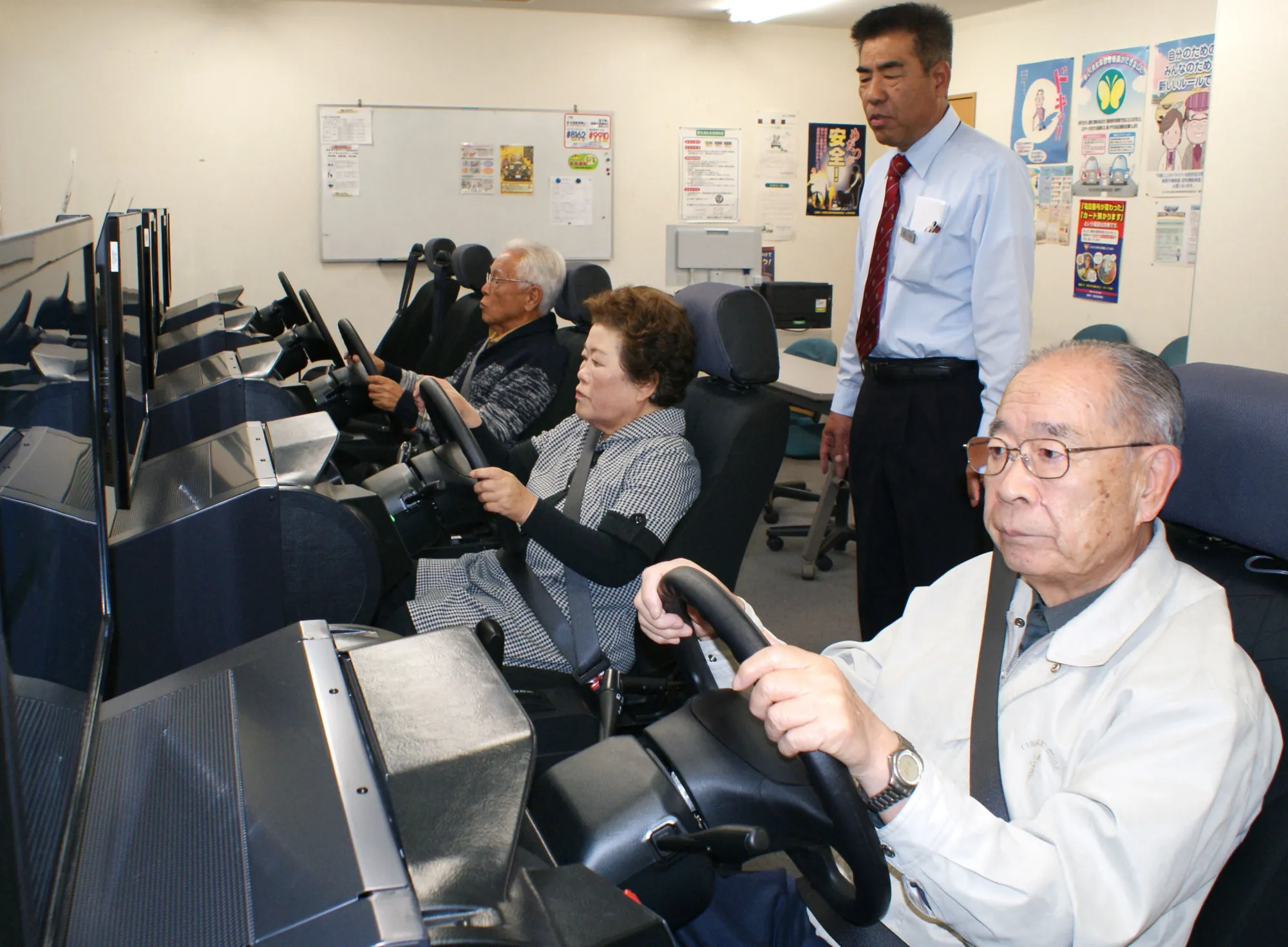 Elderly drivers take a&nbsp;test&nbsp;in Kofu, Yamanashi. Photo: Kyodo News