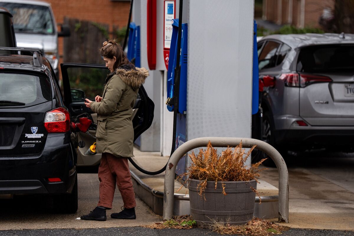 bloomberg.com - Ben Holland - Americans Enjoy Cheaper Gas, But Utility Bills' Climb Threatens the GOP