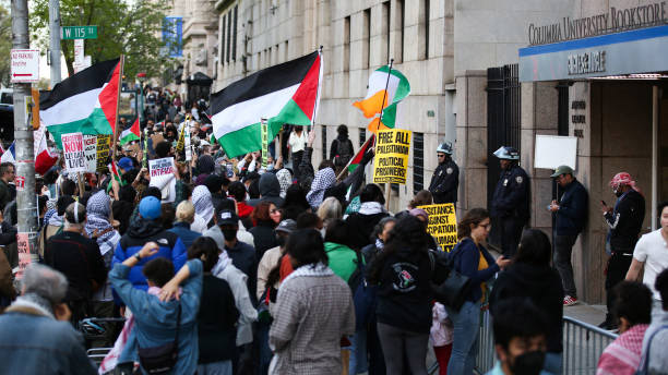 Watch Anti-Israel Protests Force Columbia to Go Remote - Bloomberg