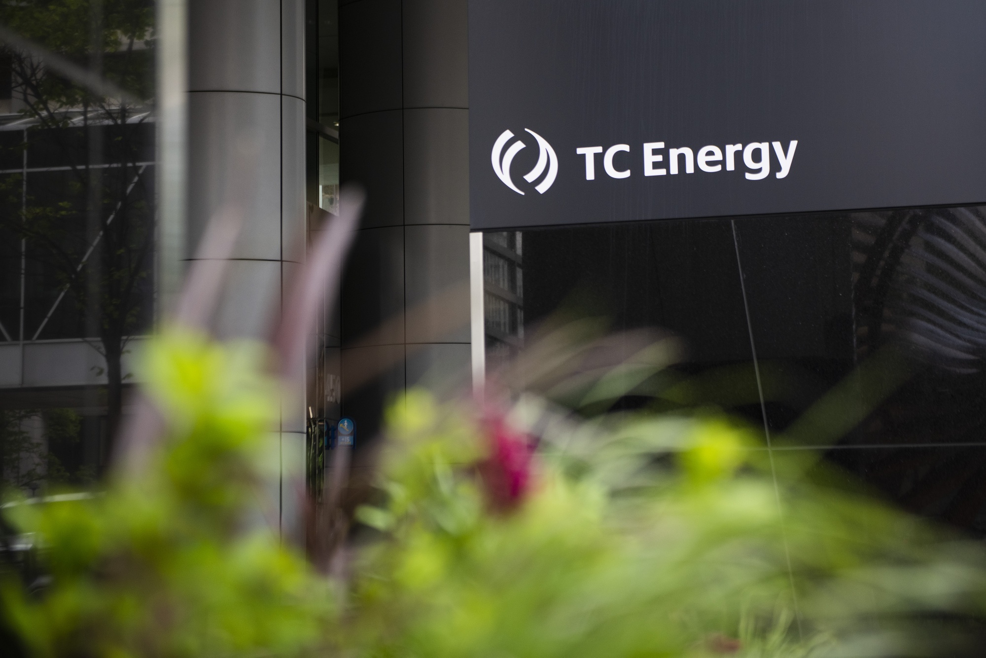 TC Sells Pipeline Stake To GIP For $3.9 Billion To Cut Debt - Bloomberg