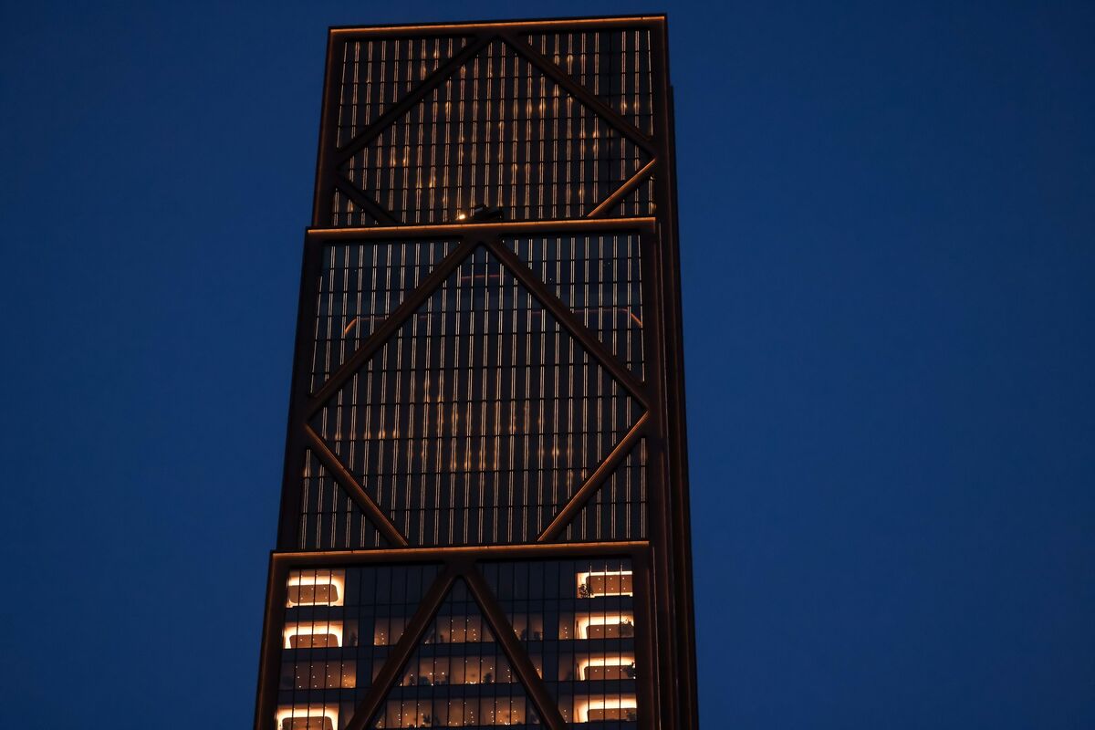 bloomberg.com - Denise Wee - JPMorgan Set to Reshuffle Investment Bank Chiefs, FT Reports