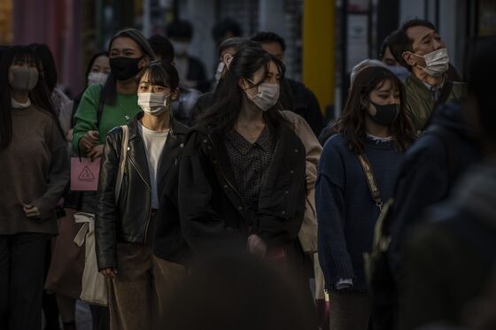 Japan Cases Hit Record as Tokyo Plans to Raise Virus Alert