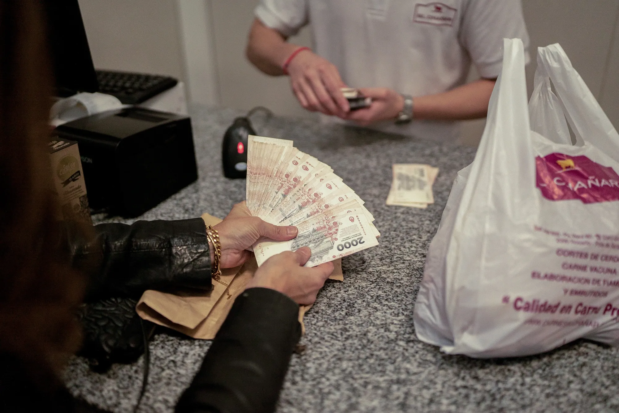 US Treasury Sells Dollars to Keep Peso Within Argentina FX Band - Bloomberg