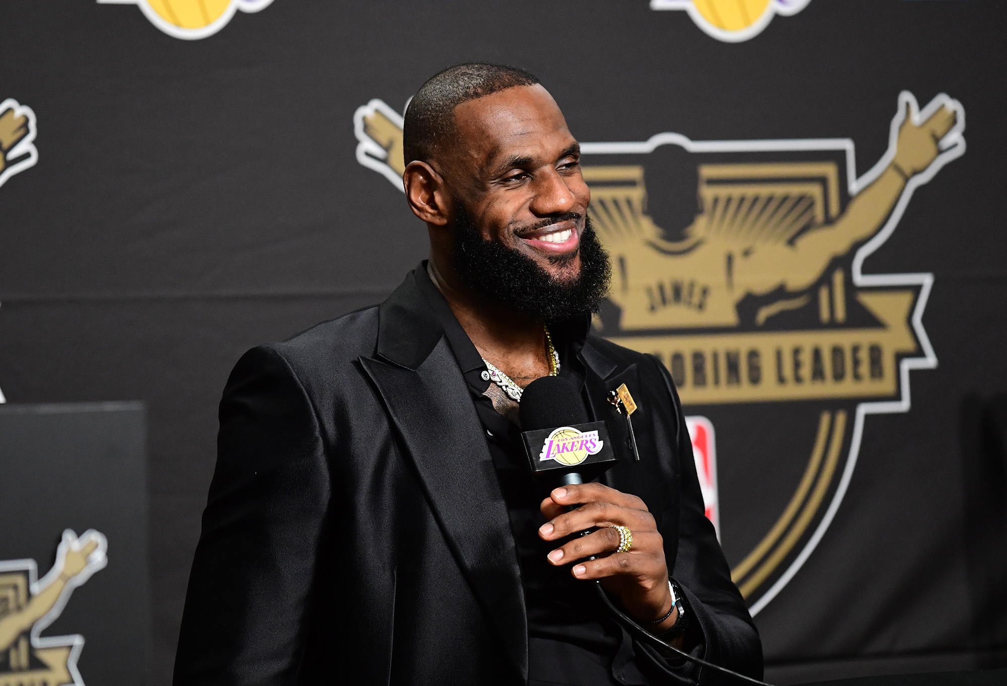 Un ciudadano había robado cerca de un millón de dólares en zapatillas de LeBron  James