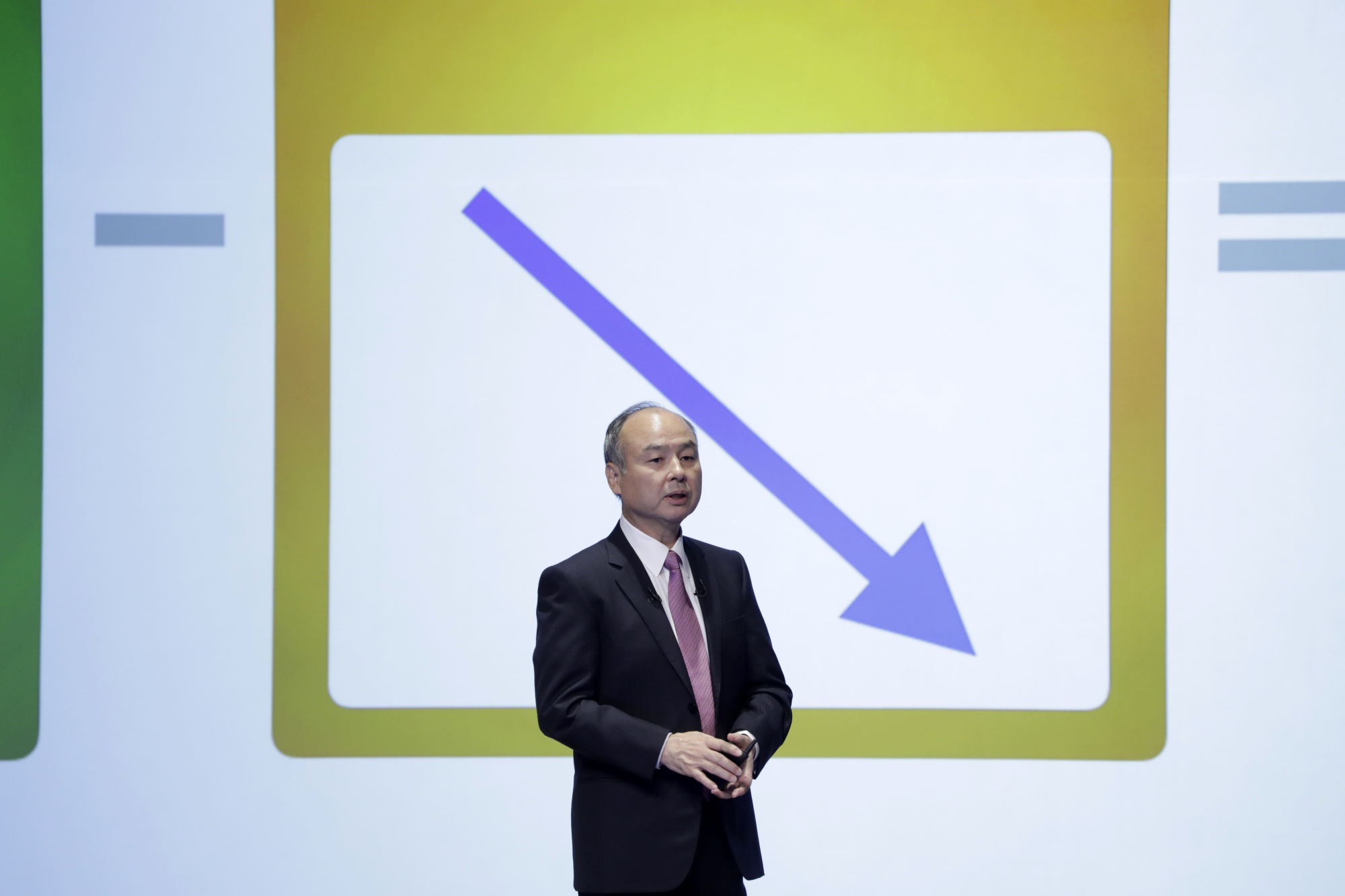 relates to ソフトバンクG社長、「判断まずく反省」-WeWorkで巨額赤字