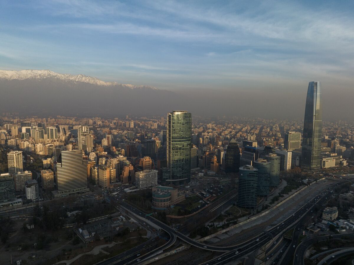 Chile’s Annual Inflation Surprises by Slowing to Lowest Level Since April 2021