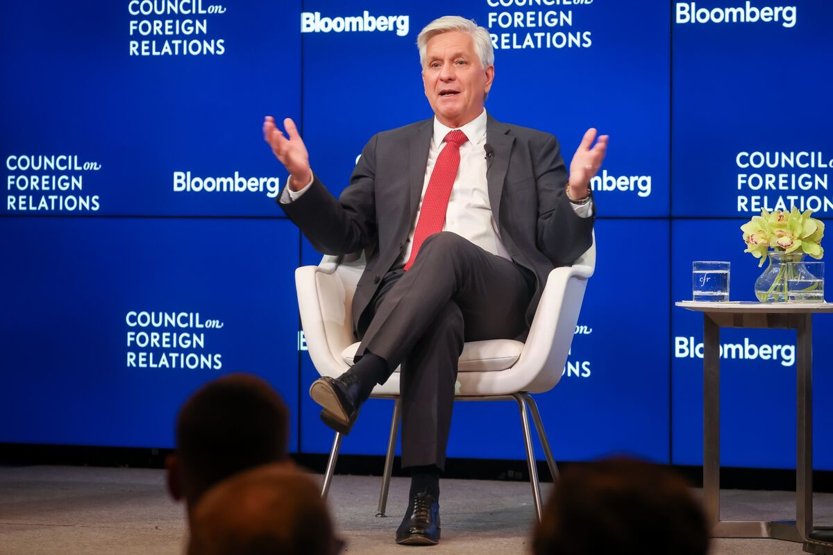 bloomberg.com - Joe Weisenthal - The Fed Fights Over the Right Sports Analogy