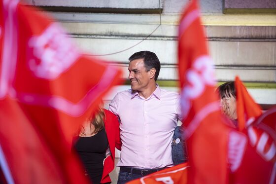 Spain's Comeback King Writes EU Playbook for Populist Battle