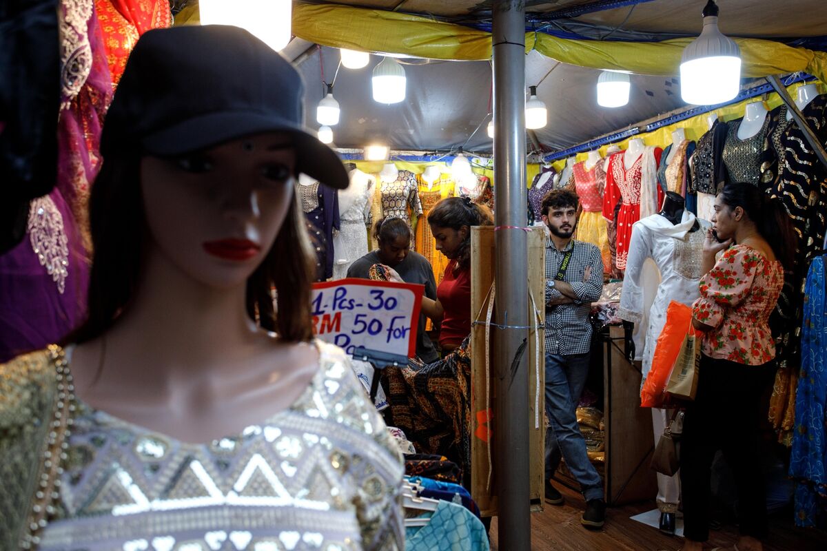 Malaysia Cautious as War-Led Inflation to Hit Later This Year