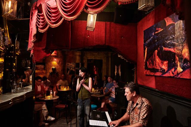 Live music at Smalls in Bangkok