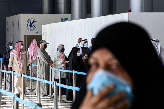 Kuwait Puts Citizens Before Expats as Vaccine Push Stirs Anger