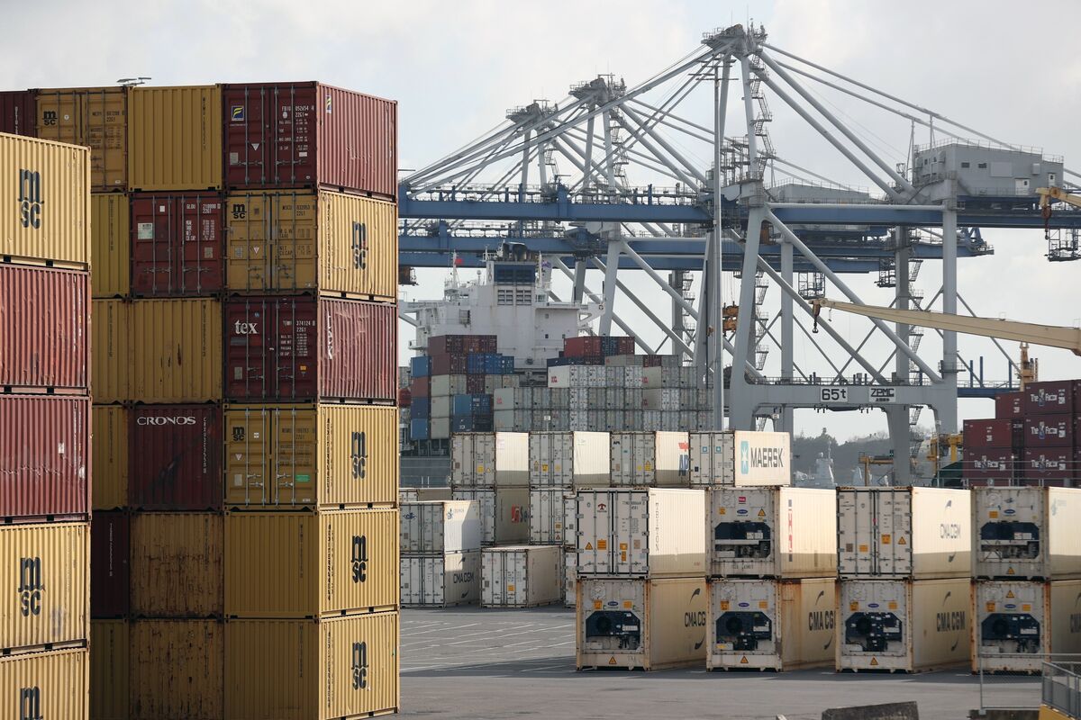 New Zealand Posts Smallest Annual Trade Deficit Since December - Bloomberg