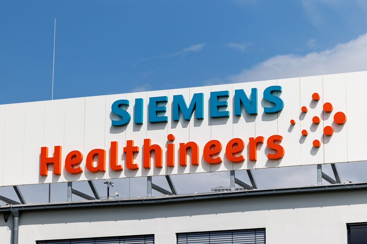 Siemens Healthineers Said in Early Talks on Diagnostics Sale