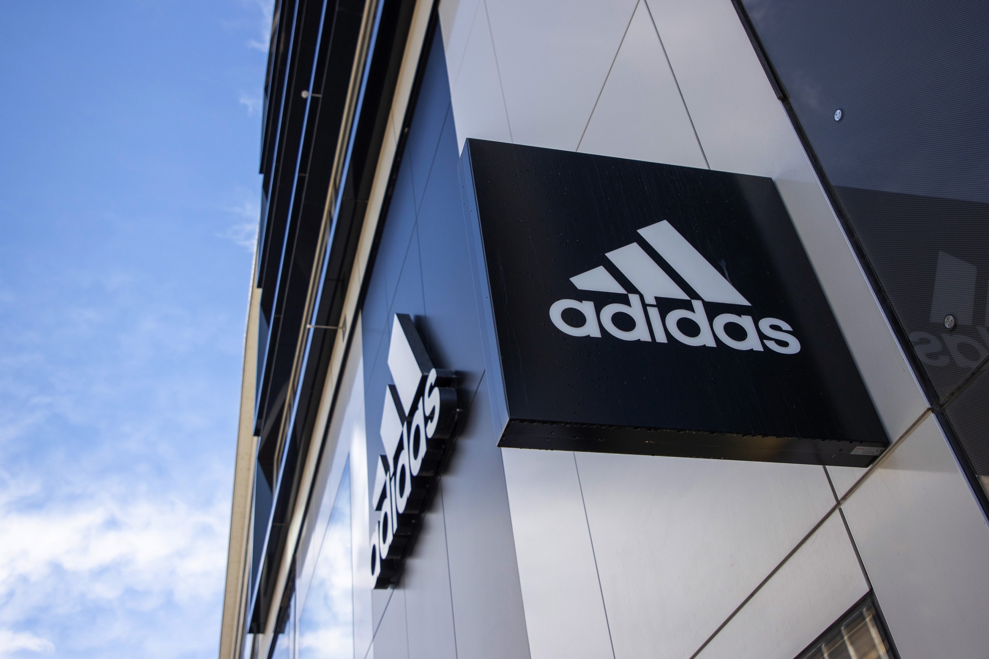 ADS: adidas AG Price Xetra - Bloomberg Markets