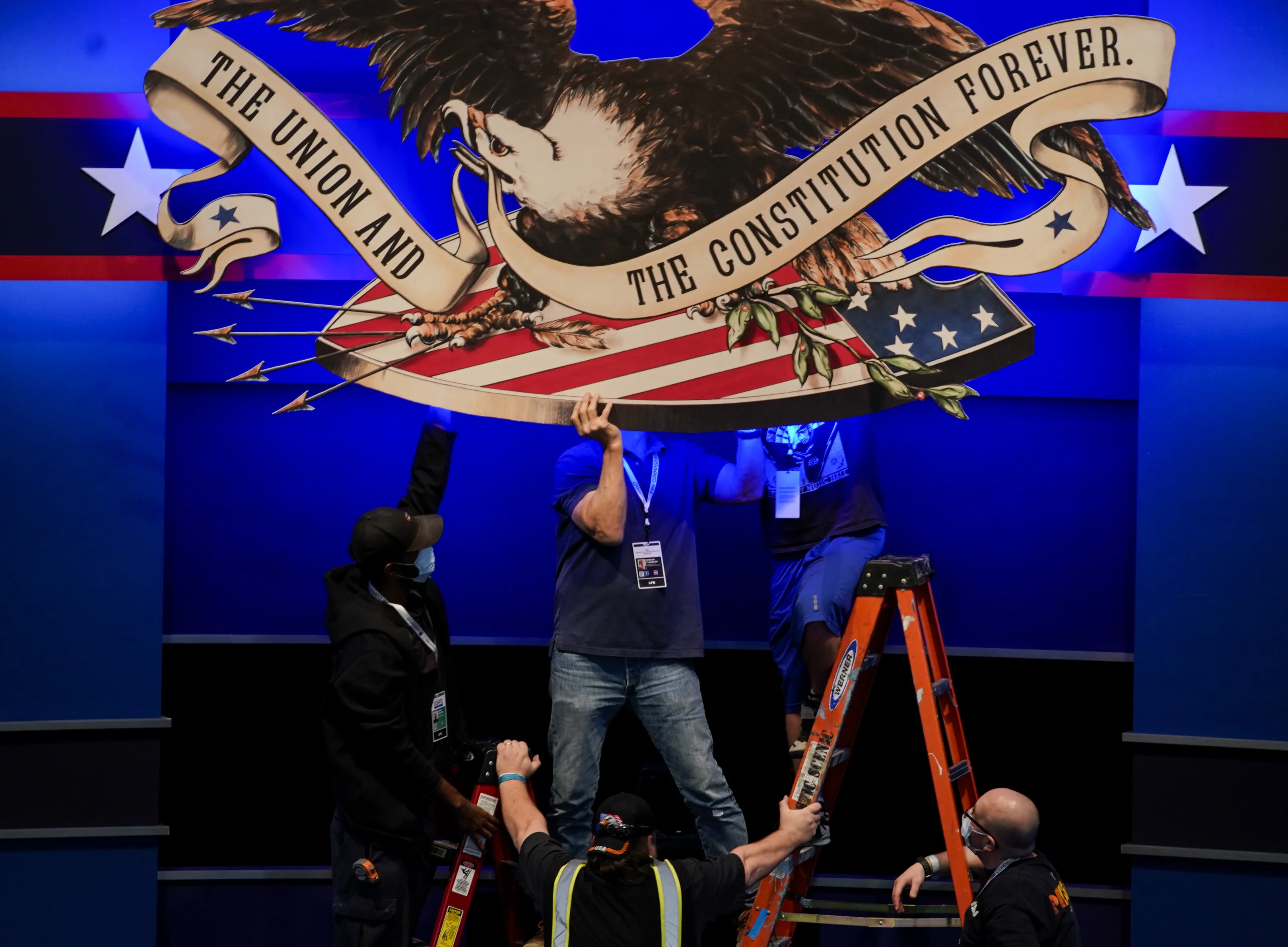 Workers prepare the stage ahead of the first U.S. presidential debate at Case Western Reserve University in Cleveland, Ohio, on&nbsp;Sept. 28.&nbsp;