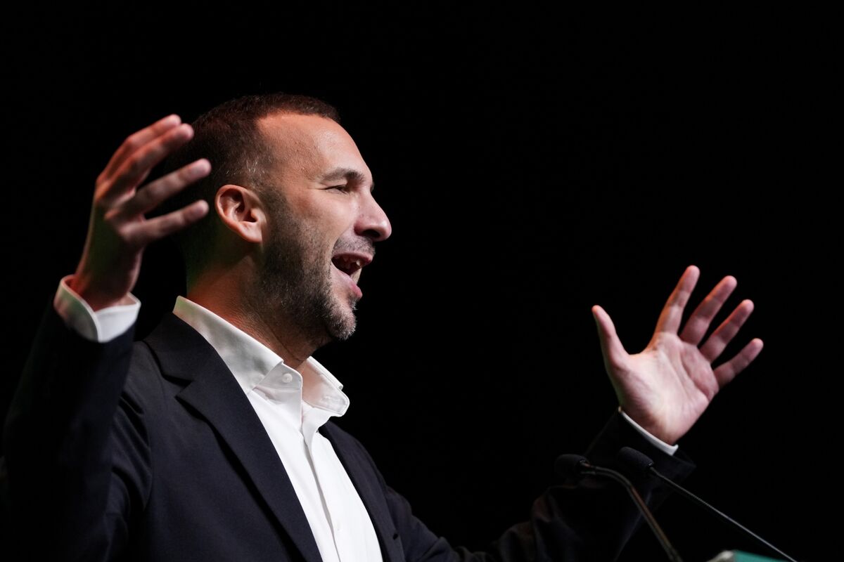 UK Greens Try to Get Serious on Economy as Party Climbs UK Polls