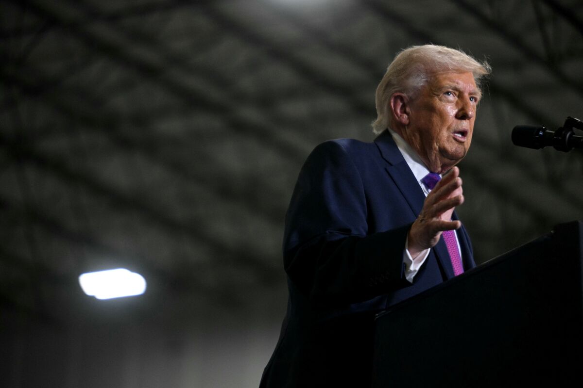 Trump Assails War Critic Massie as ‘Disloyal’ in Kentucky Visit