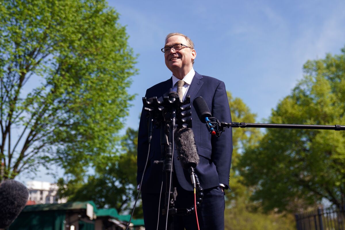 Trump Voices Reluctance at Nominating Hassett as Fed Chair - Bloomberg.com