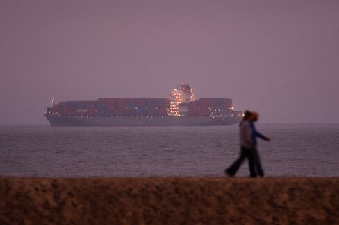 California Ports Strike Strands Holiday-Shopping Shipments