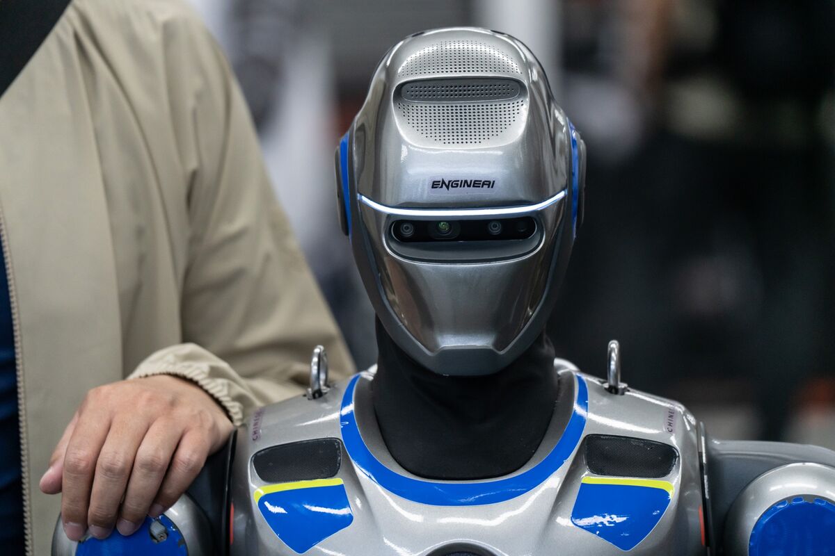 Humanoid robot maker EngineAI files for Hong Kong IPO