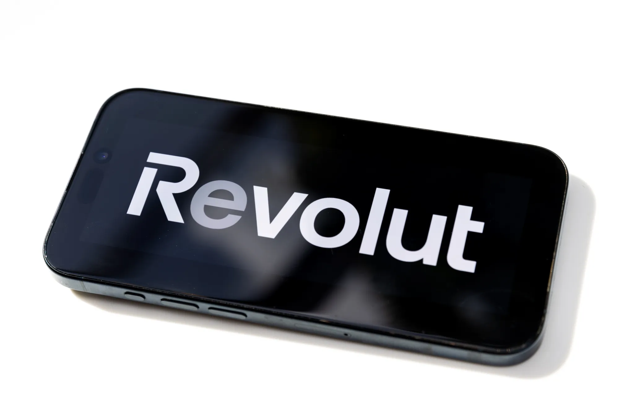 Revolut Takes On Robinhood, EToro With Own Retail Wealth App