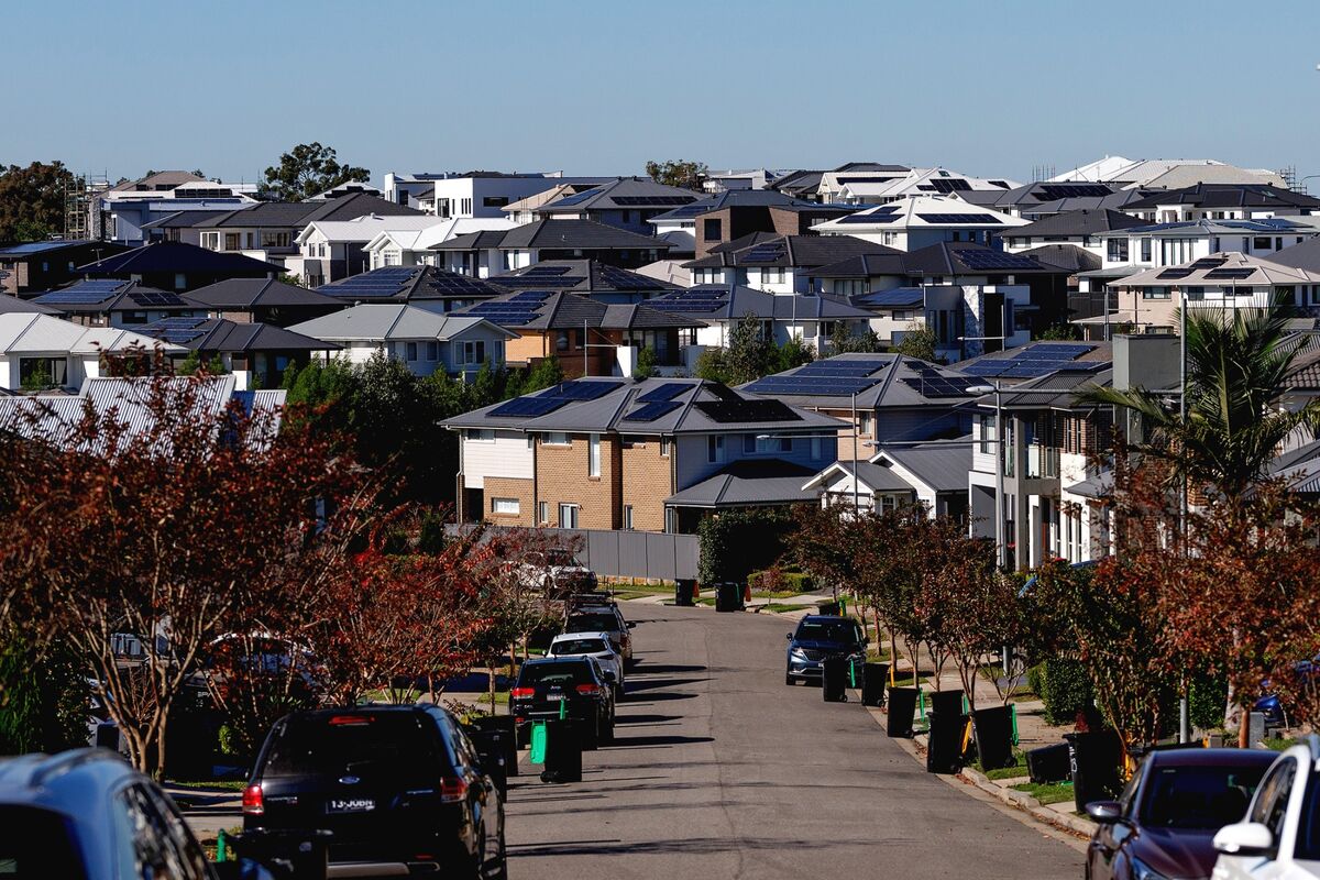 bloomberg.com - Ainsley Thomson - Housing Market Woes, AI Outlook