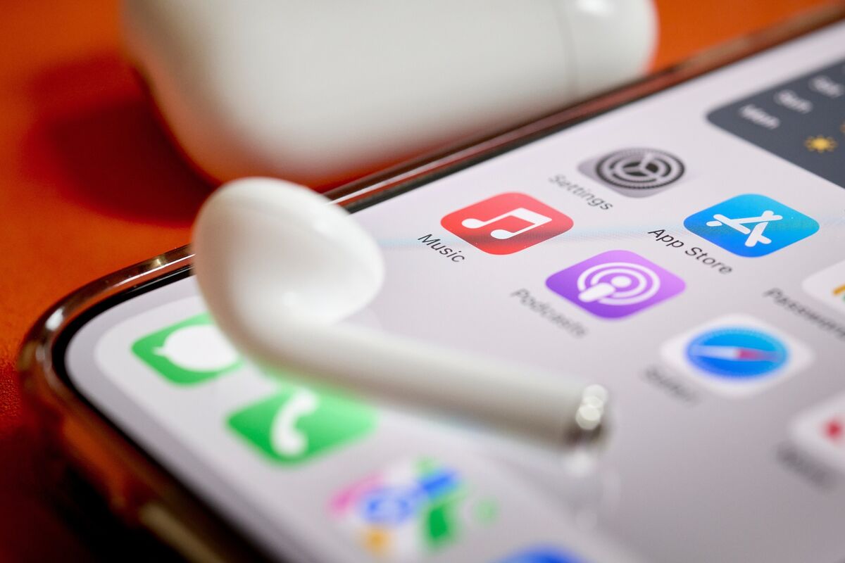 bloomberg.com - Ashley Carman - The Four Biggest Issues Facing the Music Industry Right Now