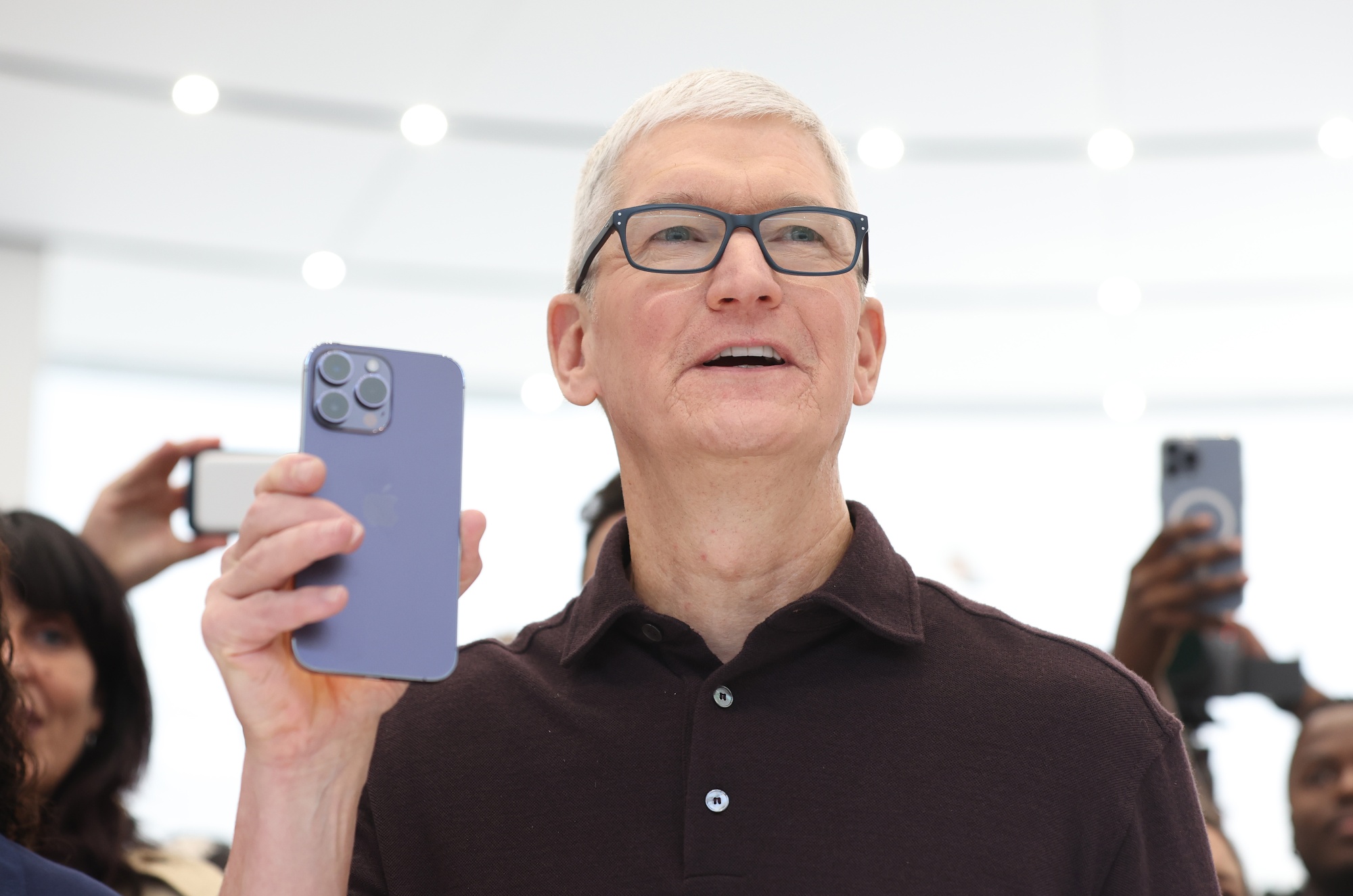 Apple Store Goes Down Ahead Of IPhone 15 Pre-Orders, Deliveries Pushed Back  To November